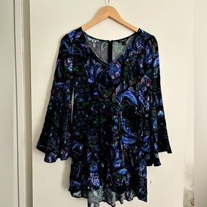 Express Womens Sz 4 Flared sleeve vneck paisley print mini dress
